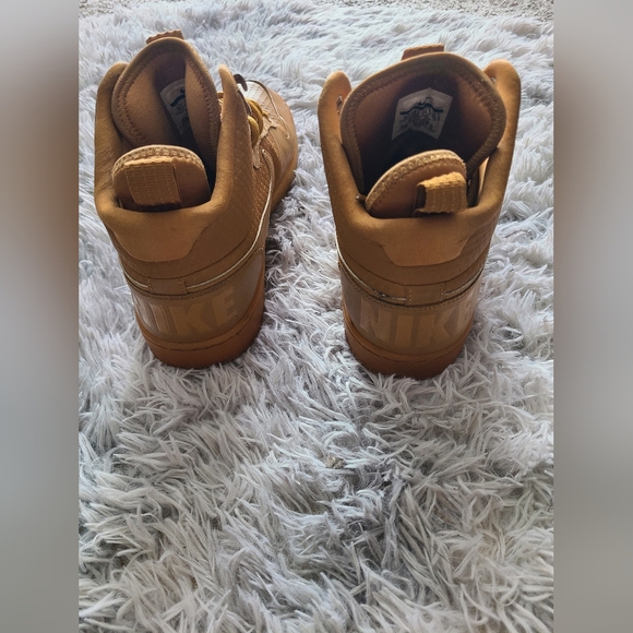 Men's Nike Court Borough MID Winter Wheat size 10 1/2 - Picture 4 of 4